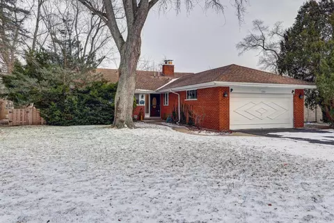 1343 Oxford Rd, Deerfield, IL 60015