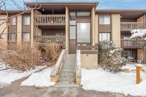 6174 Knoll Lane Ct #101, Willowbrook, IL 60527