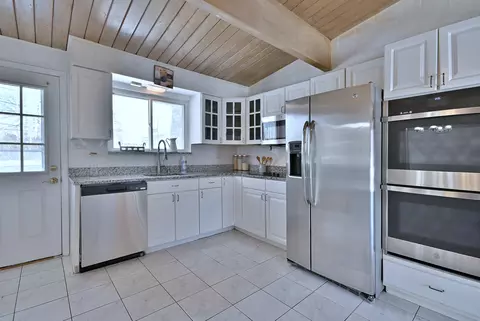 Kitchen - 521 Michael Mnr, Glenview, IL 60025 photo 4 of 6