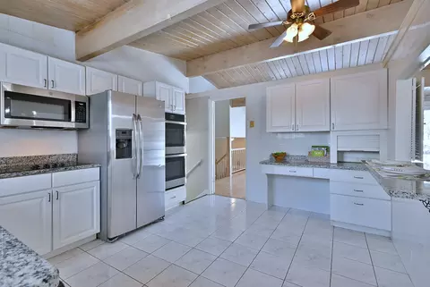 Kitchen - 521 Michael Mnr, Glenview, IL 60025 photo 3 of 6