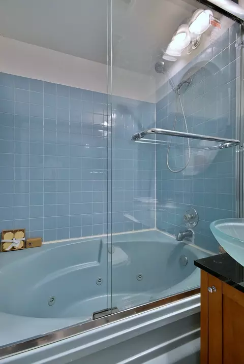 Bath - 521 Michael Mnr, Glenview, IL 60025 photo 5 of 5