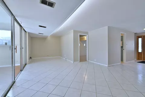 Living - 521 Michael Mnr, Glenview, IL 60025 photo 5 of 8