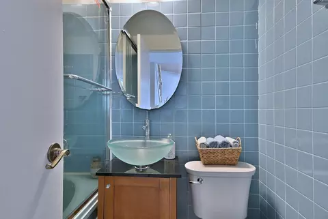 Bath - 521 Michael Mnr, Glenview, IL 60025 photo 4 of 5