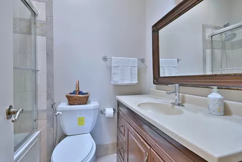 Bath - 521 Michael Mnr, Glenview, IL 60025 photo 2 of 5