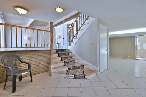 Entry Way - 521 Michael Mnr, Glenview, IL 60025 photo 3 of 5
