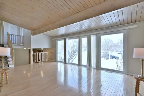 Living - 521 Michael Mnr, Glenview, IL 60025 photo 3 of 8