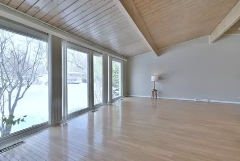 Living - 521 Michael Mnr, Glenview, IL 60025 photo 2 of 8