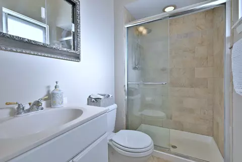 Bath - 521 Michael Mnr, Glenview, IL 60025 photo 1 of 5