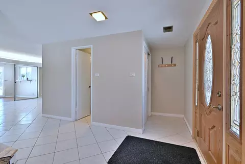 Entry Way - 521 Michael Mnr, Glenview, IL 60025 photo 2 of 5