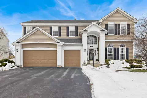 1950 Broadsmore Dr, Algonquin, IL 60102
