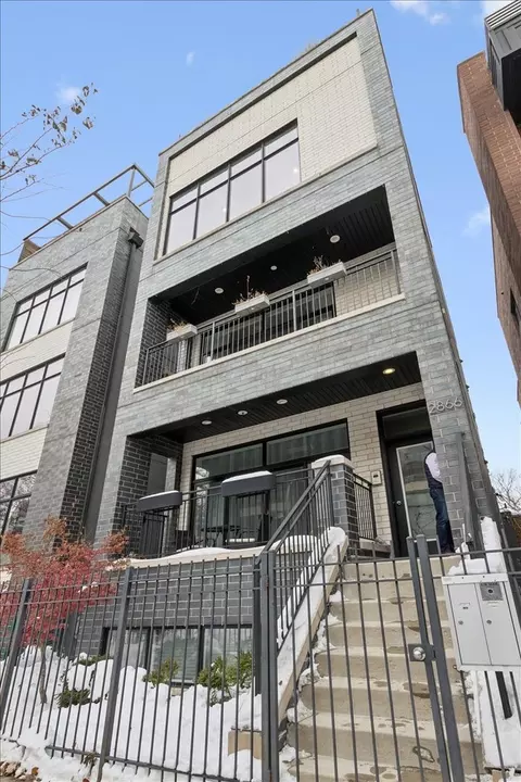 2866 W Lyndale St #2, Chicago, IL 60647