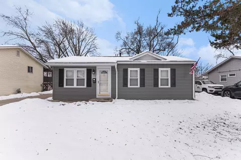 107 Hickory Ave, Streamwood, IL 60107