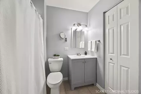 Bath - 1484 Stonebridge Cir #B2, Wheaton, IL 60189 photo 1 of 2