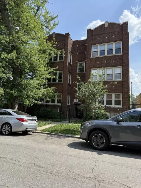 4027 W Crystal St #2, Chicago, IL 60651
