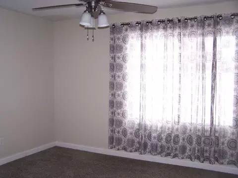 Bedroom - 604 Devonshire Ct #B, Mchenry, IL 60050 photo 2 of 2