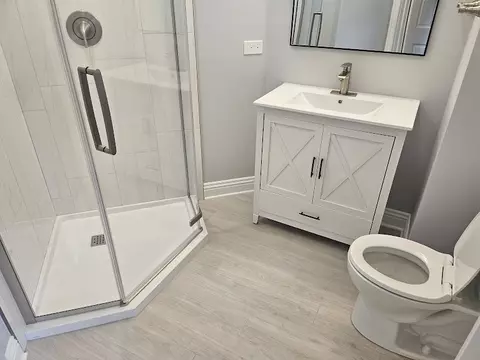 Bath - 808 Indian Rd, Glenview, IL 60025 photo 2 of 4