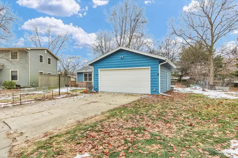 Exterior - 1908 Barberry Cir, Champaign, IL 61821 photo 2 of 12