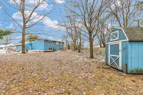 Exterior - 1908 Barberry Cir, Champaign, IL 61821 photo 9 of 12