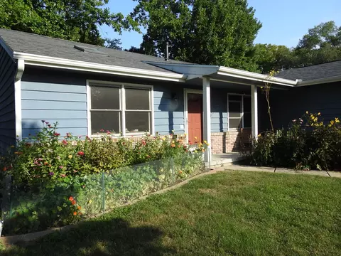 Exterior - 1908 Barberry Cir, Champaign, IL 61821 photo 4 of 12