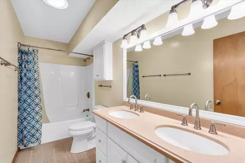 Bath - 1908 Barberry Cir, Champaign, IL 61821 photo 1 of 2