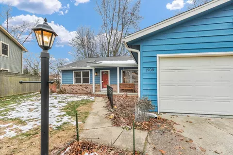 Exterior - 1908 Barberry Cir, Champaign, IL 61821 photo 3 of 12