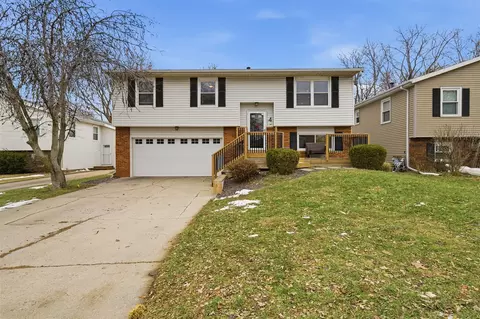 4 Siesta Ct, Bloomington, IL 61704