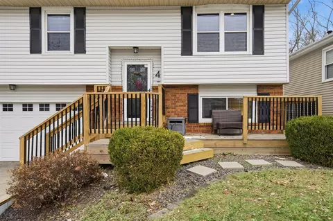 4 Siesta Ct, Bloomington, IL 61704 photo 2