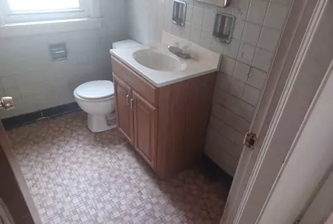 Bath - 612 E 104th St, Chicago, IL 60628 photo 1 of 2