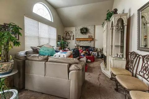 Living - 25463 W Cinnamon Cir, Plainfield, IL 60585 photo 3 of 3