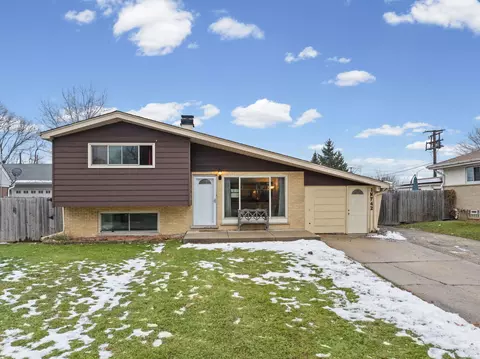 1 N742 Forest Ave, Glen Ellyn, IL 60137