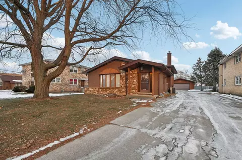 7605 Banks St, Justice, IL 60458