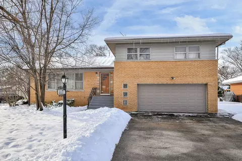 22 W417 Tamarack Dr, Glen Ellyn, IL 60137