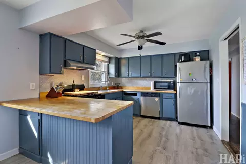 Kitchen - 4709 Oeffling Ct, Mchenry, IL 60051 photo 2 of 3