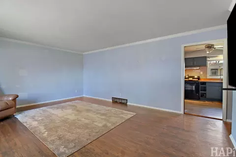 Living - 4709 Oeffling Ct, Mchenry, IL 60051 photo 4 of 4