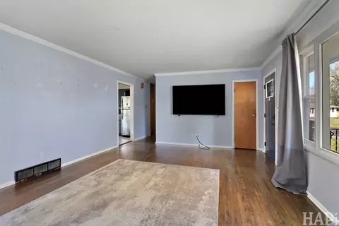 Living - 4709 Oeffling Ct, Mchenry, IL 60051 photo 3 of 4
