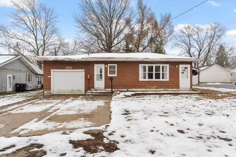 233 E Morris St, Bement, IL 61813