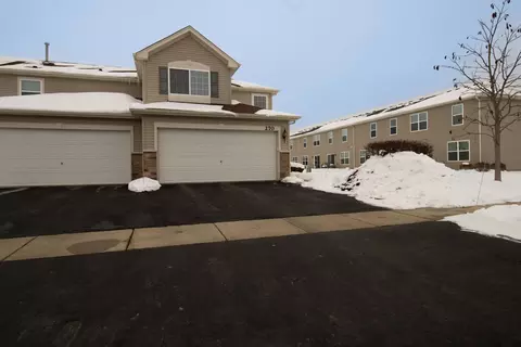 270 Wildmeadow Ln, Woodstock, IL 60098