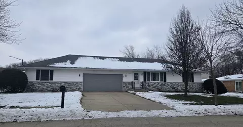 394 S Walnut St, Manteno, IL 60950