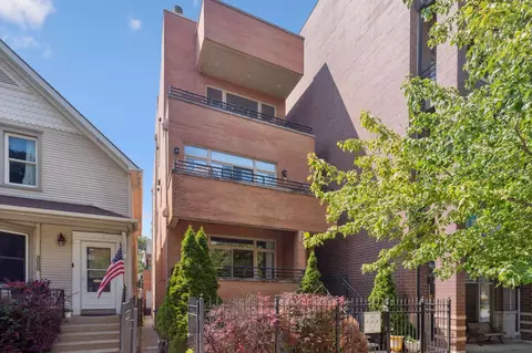 3052 N Oakley Ave #1, Chicago, IL 60618