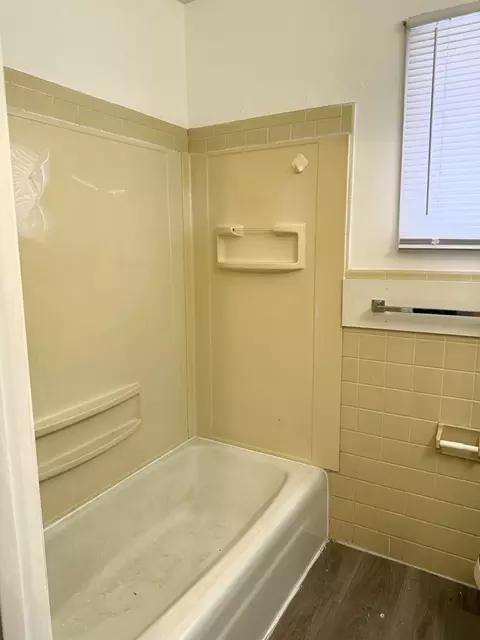 Bath - 106 College Park Ct, Normal, IL 61761 photo 3 of 3