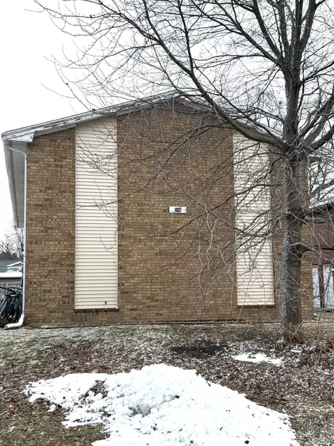 106 College Park Ct, Normal, IL 61761
