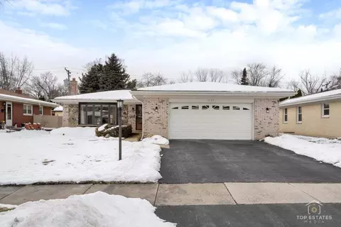 1018 S Beechwood Dr, Mount Prospect, IL 60056