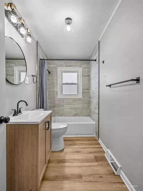 Bath - 3608 Long Ave, Johnsburg, IL 60051 photo 1 of 1