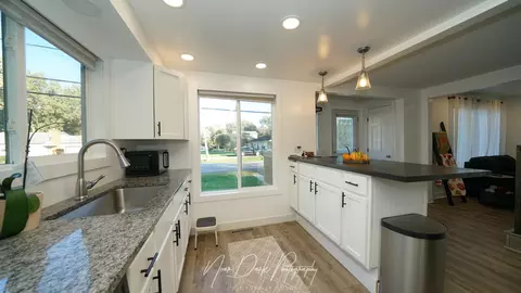 Kitchen - 34966 N Forest Ave, Ingleside, IL 60041 photo 3 of 5