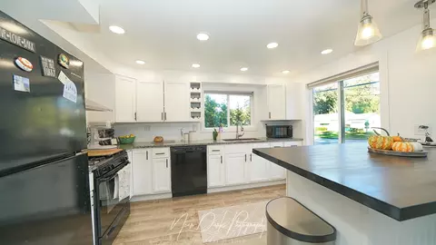 Kitchen - 34966 N Forest Ave, Ingleside, IL 60041 photo 2 of 5