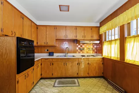 Kitchen - 260 W 15th Pl, Chicago Heights, IL 60411 photo 2 of 4