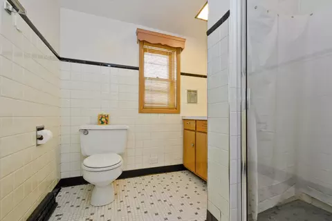Bath - 260 W 15th Pl, Chicago Heights, IL 60411 photo 1 of 2