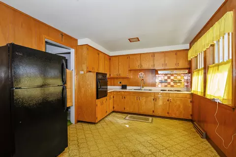 Kitchen - 260 W 15th Pl, Chicago Heights, IL 60411 photo 1 of 4