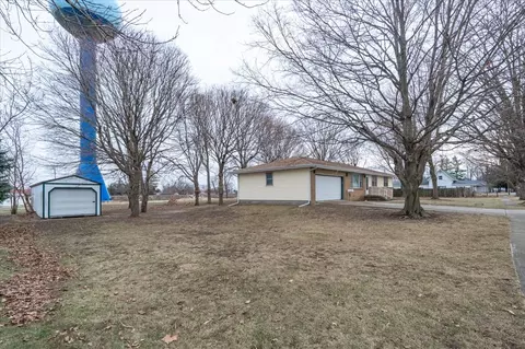 Exterior - 304 N Main St, Mclean, IL 61754 photo 2 of 8