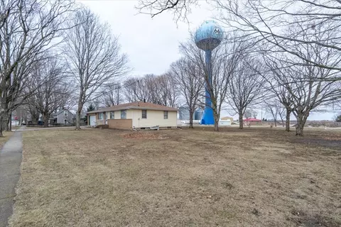 Exterior - 304 N Main St, Mclean, IL 61754 photo 3 of 8